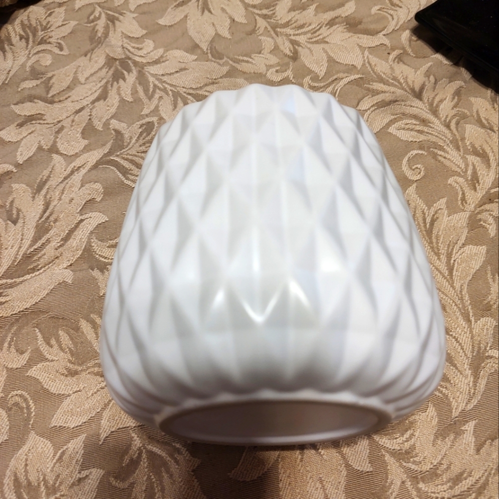 ▪️🦢▪️Modern Minimalist White Ceramic Geometric Prism Planter - Picture 3 of 13